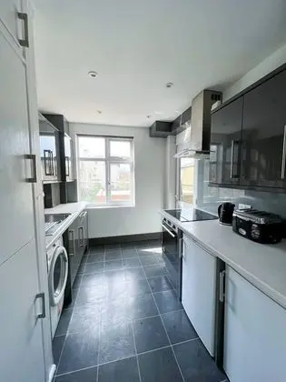 Bright and Spacious 2-bed Apartment in Sutton - Mutfak