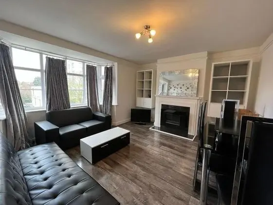 Bright and Spacious 2-bed Apartment in Sutton - Öne Çıkan Resim