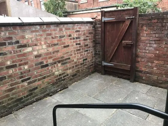 Bright Spacious 3-bed With Office & Patio, Preston