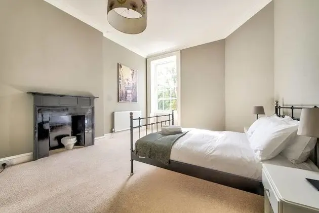 Bright and Spacious 4-bedroom Apart in Stockbridge - Oda