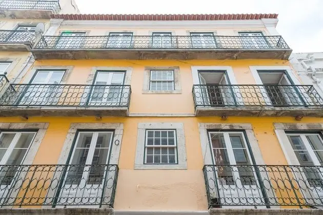 Bright & Spacious Alfama Typical Apartment, By TimeCooler