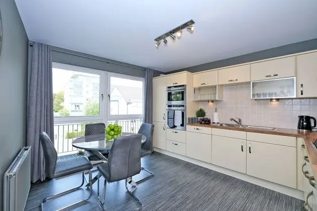 Bright and Spacious Home With a Balcony and City Views - Yerinde Yemek