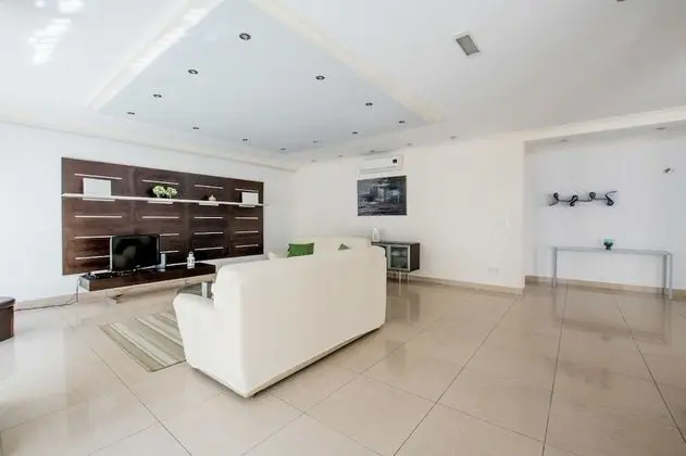 Bright, Spacious and Right in the Center