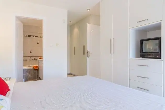 Bright & Spacious two-floor Family Garden Home - Oda