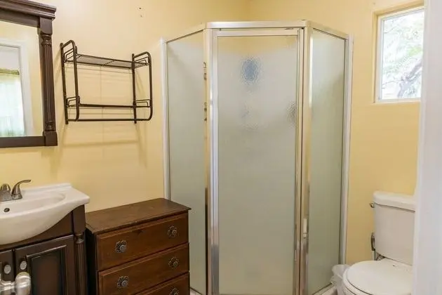 Bright Studio in Concord, Near Bart - Banyo Tipleri