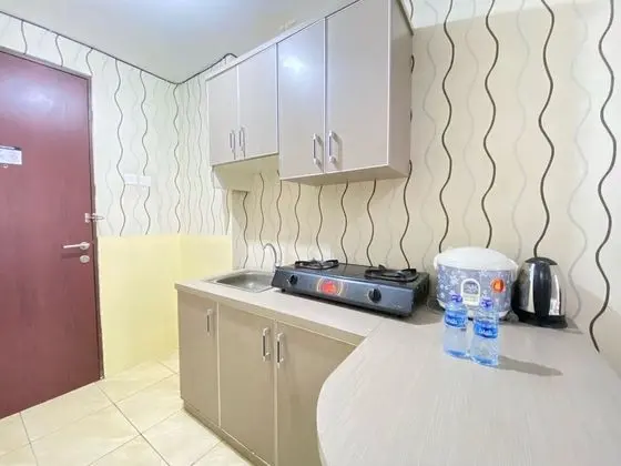 Bright Studio Room Apartment Tamansari Panoramic - Mutfak