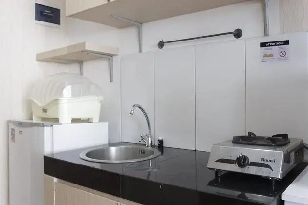 Bright Studio Room at Dago Suites Apartment near ITB - Mutfak