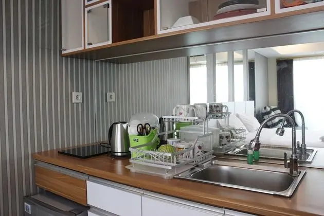 Bright Studio @ Tamansari La Grande Apartment - Mutfak