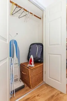 Bright Studio Walk Score 91 Wi-fi Sleeps 2