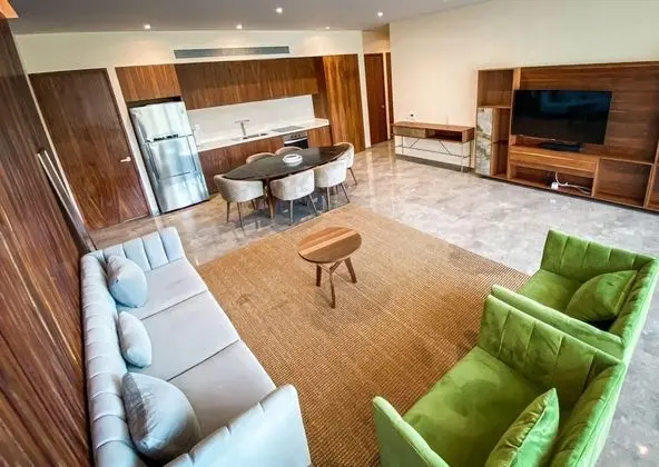 Bright Stylish 2 BR Condo With Pool View Gym Spa Access