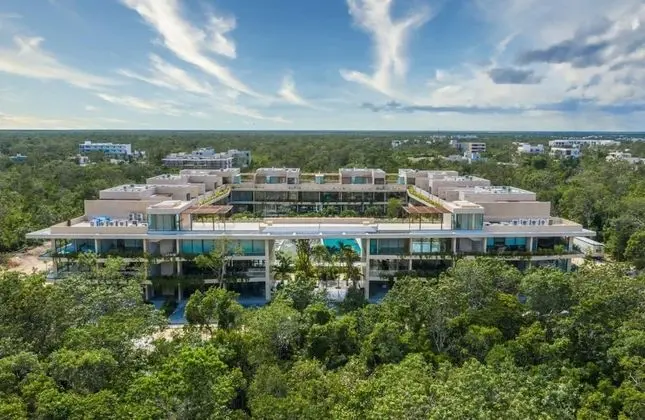 Bright Stylish 2 BR Condo With Pool View Gym Spa Access
