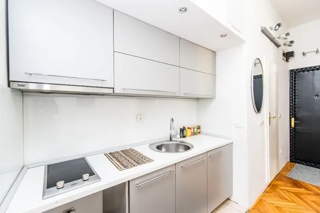 Bright and Sunny Apartment in The City Center! - Mutfak