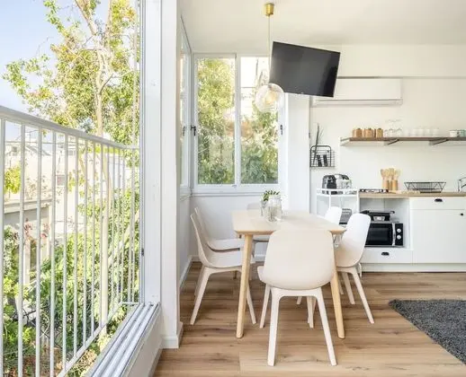 Bright & Sunny Apt in Trendy Location - Oda Düzeni