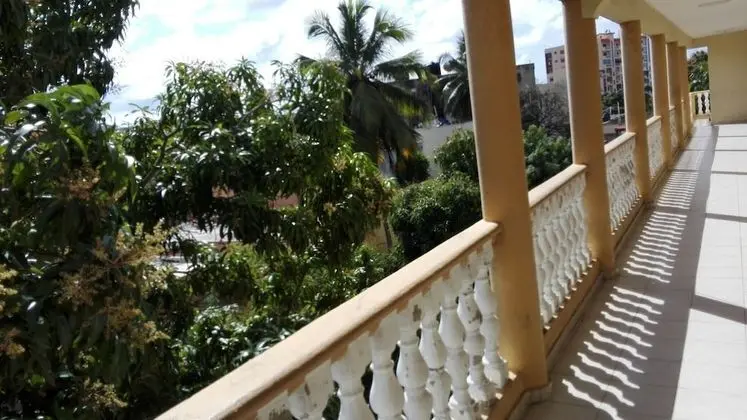 Bright and Youth Condo With hot Water