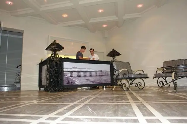 Hotel Brighton - Lobi