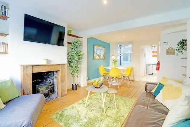 Brighton Getaways - Sunny Cottage