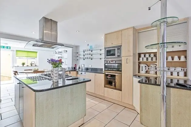 Brighton Getaways-Sunshine Central House - Mutfak