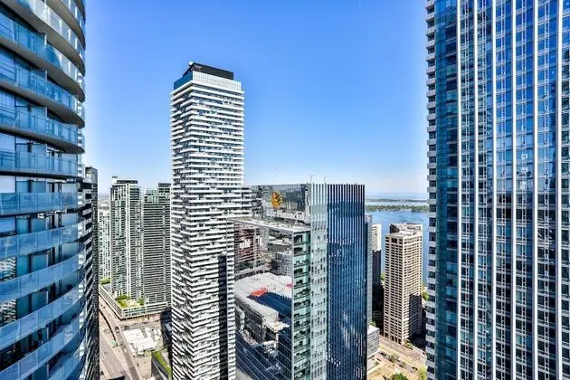 Brilliant High-Rise 2 Bed and Parking