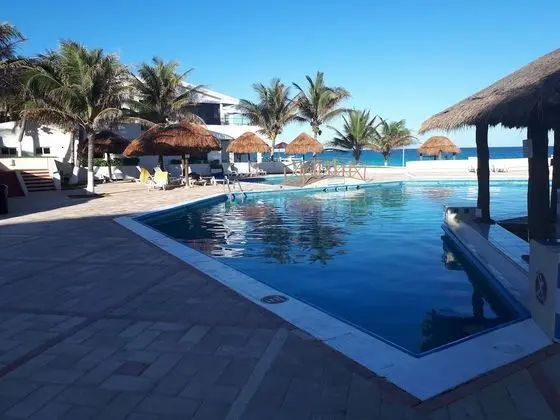 Brisas 10 Beachside Suites