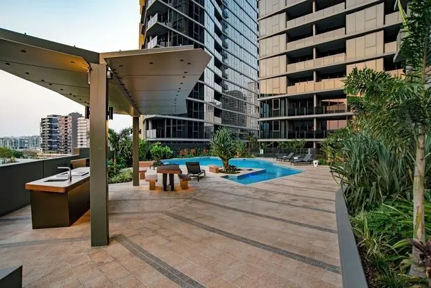 Brisbane One Apartments by CLLIX - Havuz