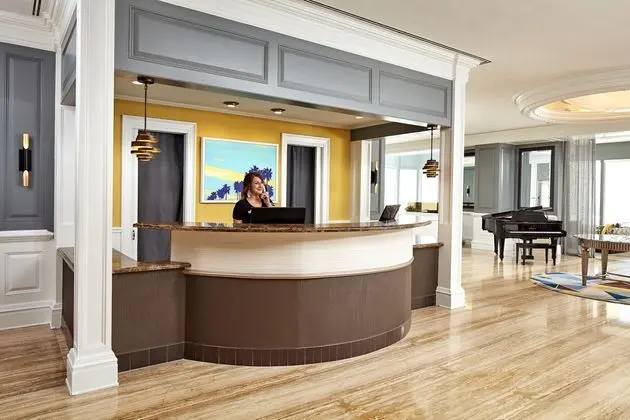 The Bristol Hotel - A Greystone Hotel - Lobi
