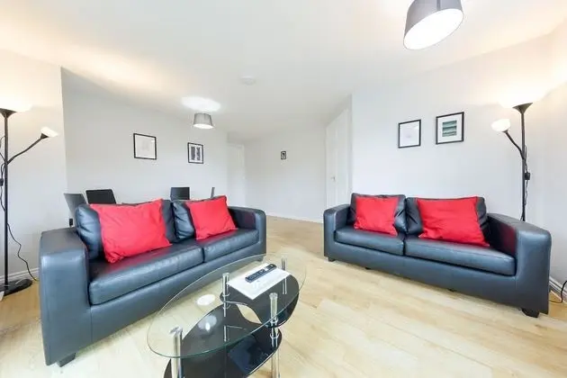 Bristol Apartment with Parking