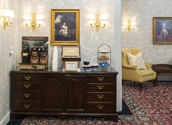 Bristol Hotel, Boutique Collection