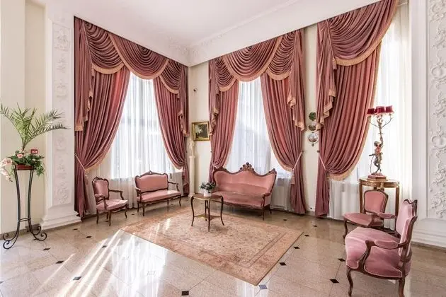 Bristol Hotel - Lobi