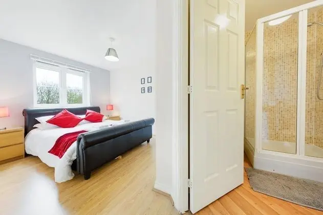 Bristol Luxury Apartment with Parking