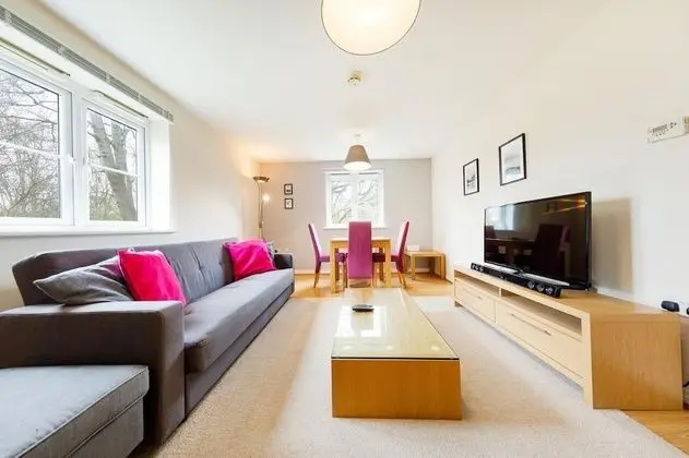 Bristol Luxury Apartment with Parking - Oda Düzeni