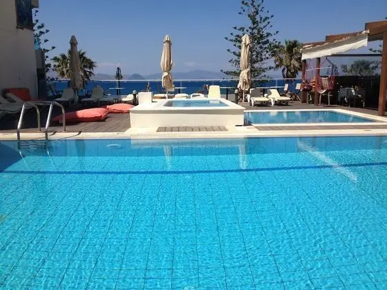 Bristol Sea View Apartments - Havuz