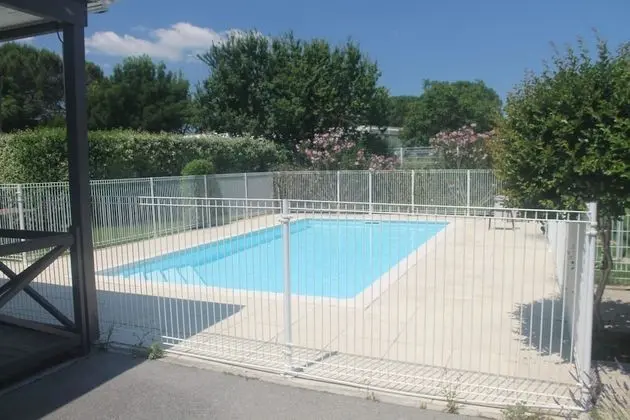 Brit Hotel Confort Manosque Cadarache - Havuz