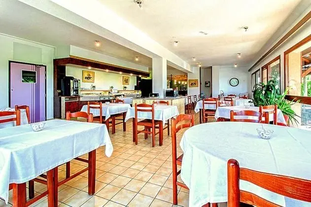 Brit Hotel Confort Pau Lons - Yerinde Yemek
