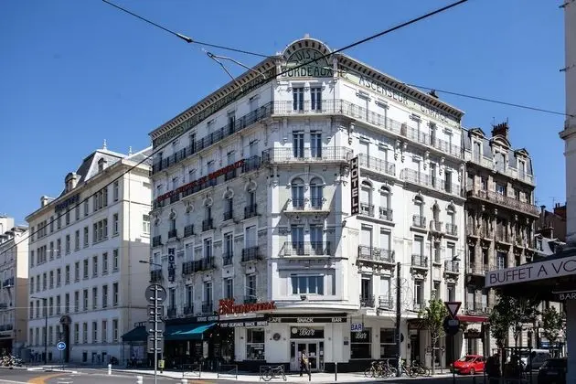 BRIT HOTEL CONFORT Suisse et Bordeaux