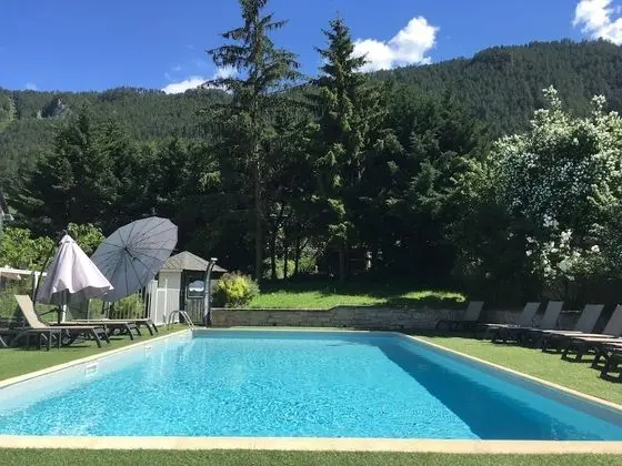 Brit Hotel Deltour Confort Mende - Havuz