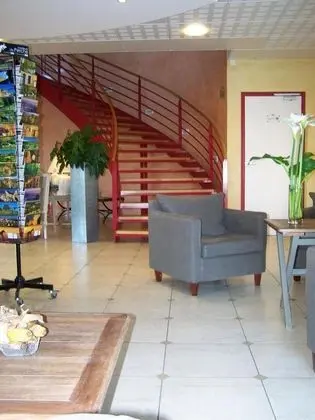 Brit Hotel Du Perche - Lobi