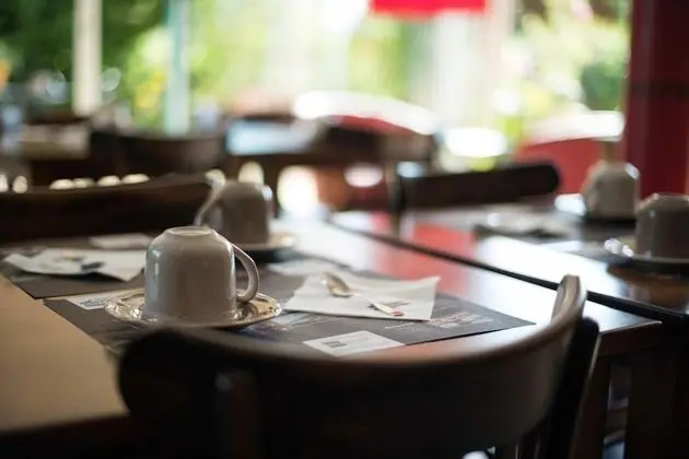 Brit Hotel Du Perche - Yerinde Yemek