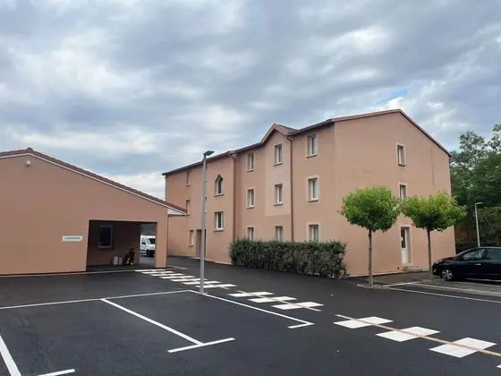 Brit Hotel Essentiel Millau - Dış Mekan