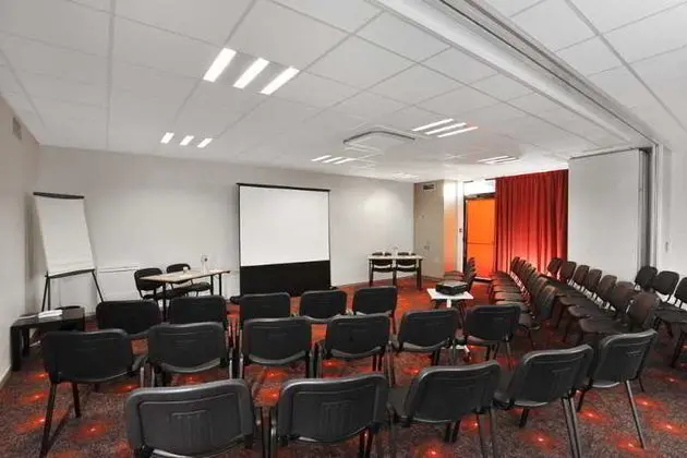 Brit Hotel Le Villeneuve