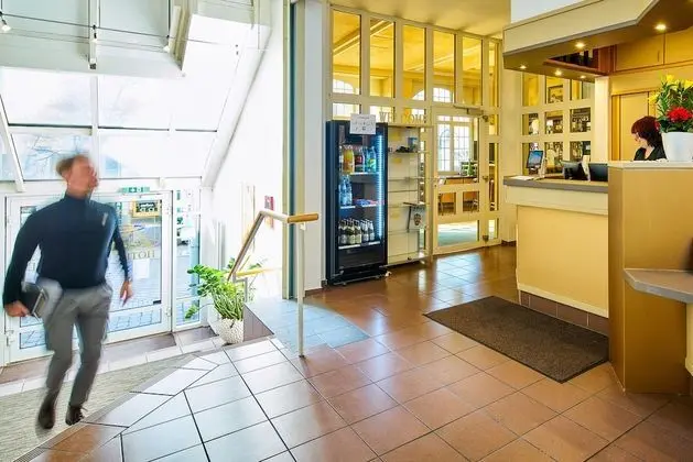 Hotel Brita Stuttgart - Lobi