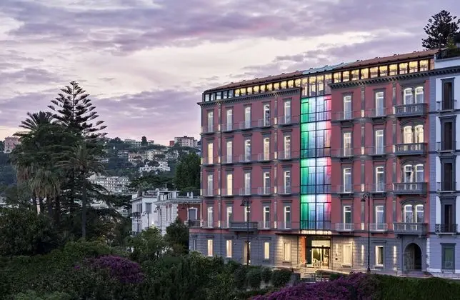 The Britannique Naples, Curio Collection by Hilton - Dış Mekan
