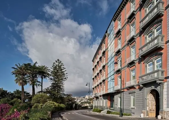 The Britannique Naples, Curio Collection by Hilton - Öne Çıkan Resim