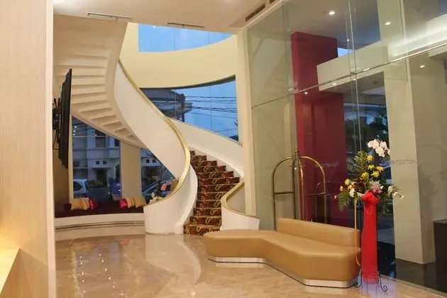 Brits Hotel Puri Indah - Lobi