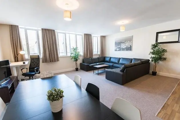 The Broadmead Forest - Spacious City Centre 3BDR Apartment - İç Mekan