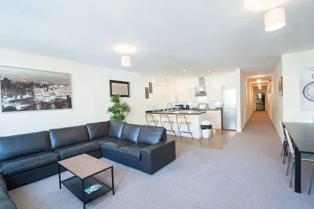 The Broadmead Forest - Spacious City Centre 3BDR Apartment - Öne Çıkan Resim
