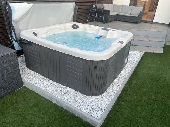 The Broadway Beach Homes Airbnb With Hot tub - Spa