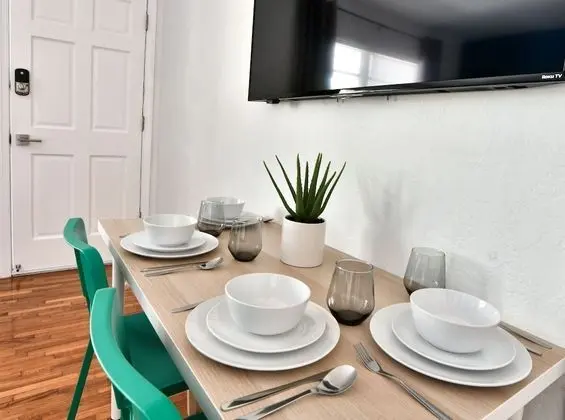 Broadway Suites Downtown by RocketStay - Yerinde Yemek