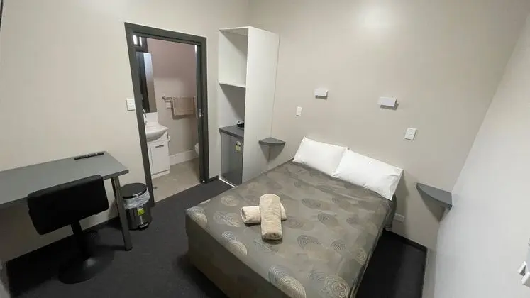 BROKEN HILL TOURIST LODGE
