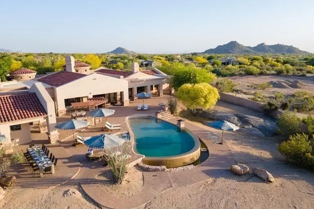 Bronco by Avantstay Incredible Views w/ Pool, Hot Tub, Outdoor Kitchen, Game Room & Movie Room!
