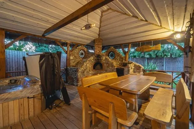 Brook Barn with Sauna & Hot Tub - Havuz